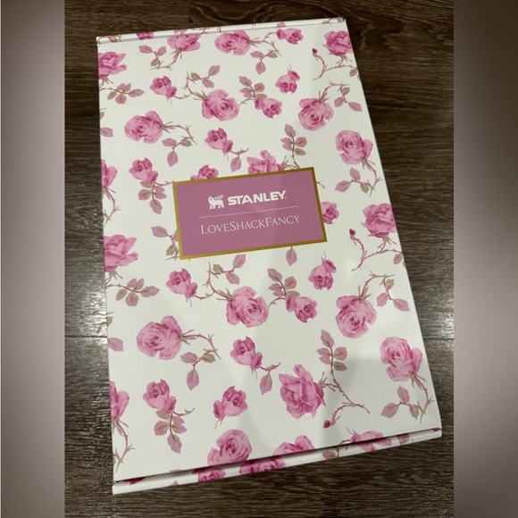 Stanley x Love Shack Fancy
40oz Quencher - Picture 2 of 3